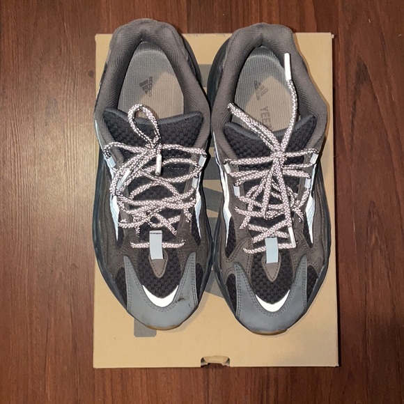 Yeezy boost 700 v2 Geode - Picture 2 of 10